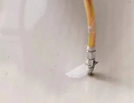 上杭瓷砖空鼓维修公司专业解答在瓷砖铺贴过程中，如果使用的砂料过粗（如全部使用了粗砂），可能会导致以下问题